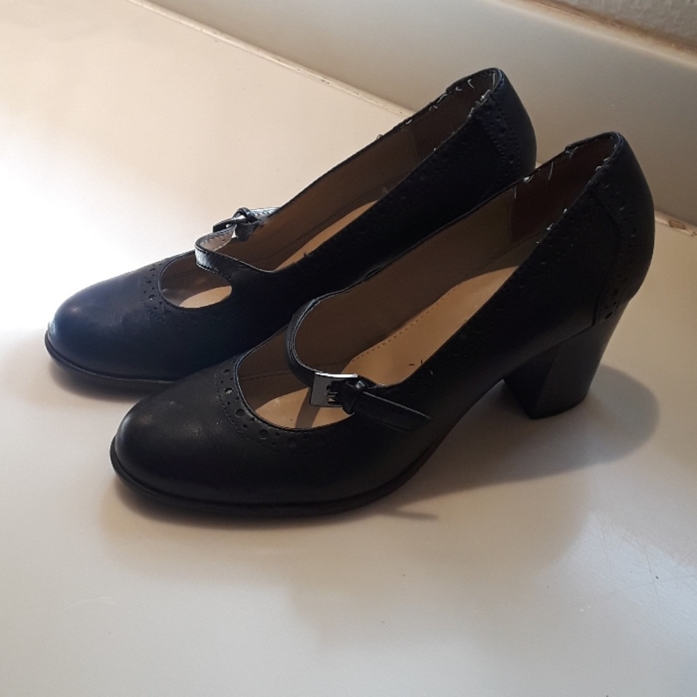 Bandolino  heels